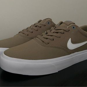 Nike SB Charge CNVS Men’s Sneakers, Khaki/White 9.5